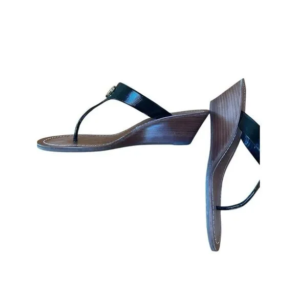 Tory Burch Cameron Sandal 7M Wedge Thong Black Patent Leather Gold Logo - Picture 3 of 9